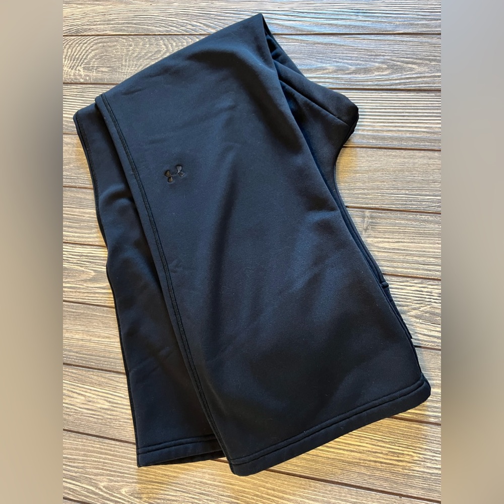 Womens Under Armour fleece sweatpants size Large- semi fitted